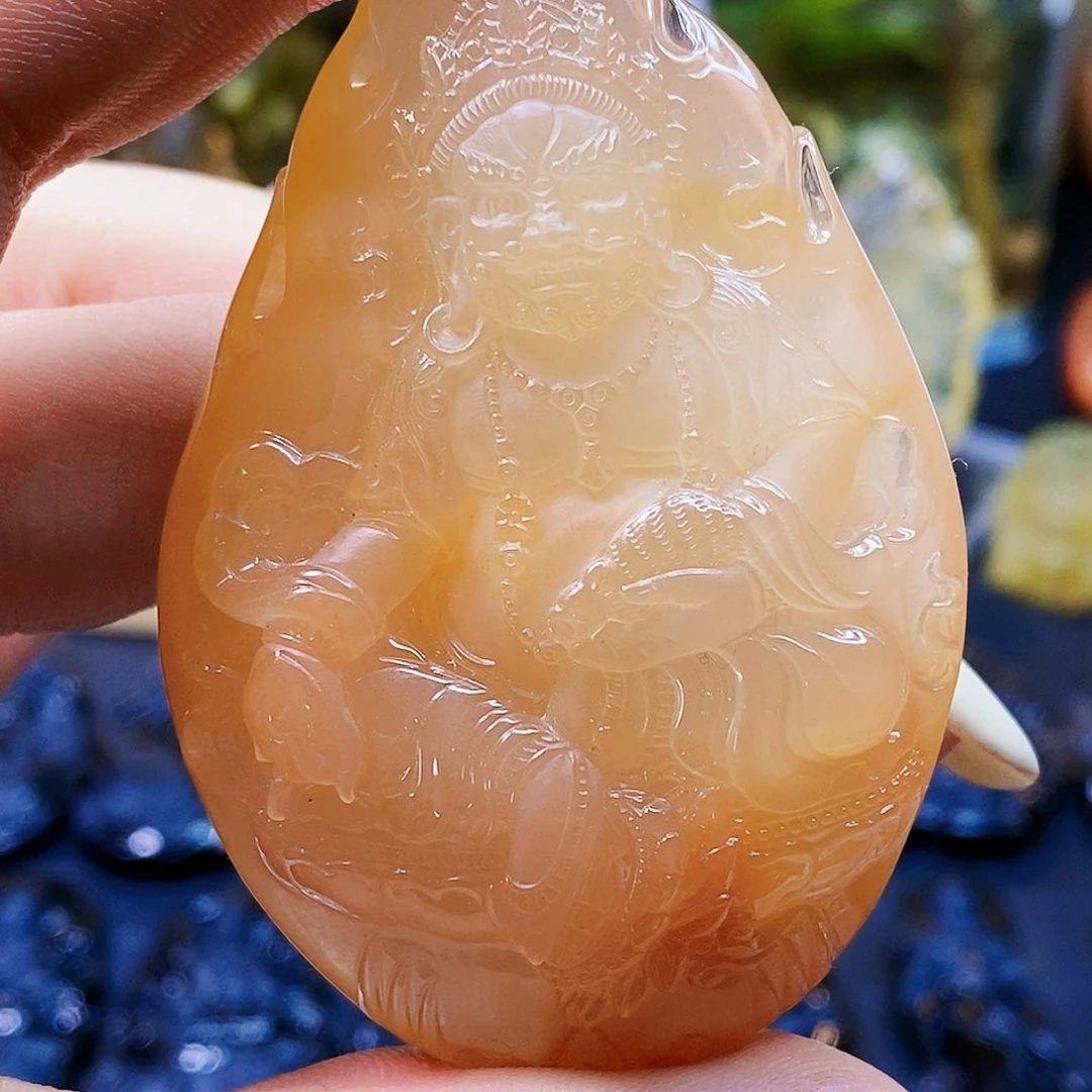 未镶嵌颈饰水晶吊墜