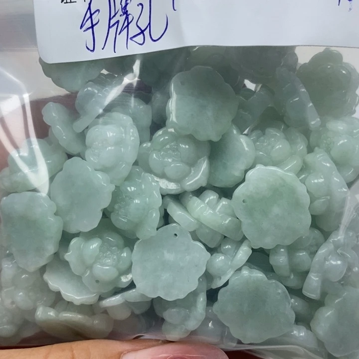 翡翠未镶嵌颈饰再**手