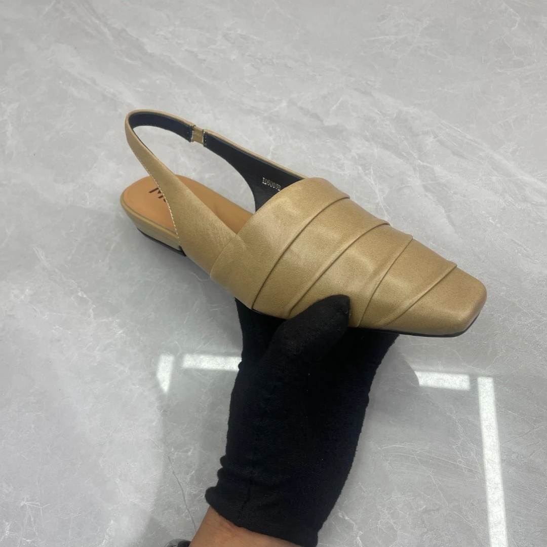 凉鞋女 (牛皮)D5085（孤品）a区36码