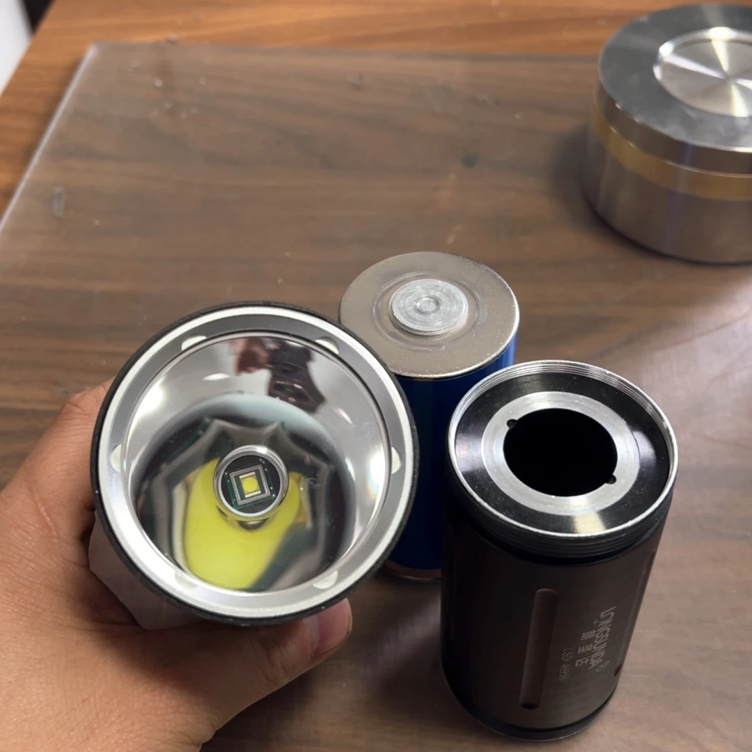 46950强光照射手电筒