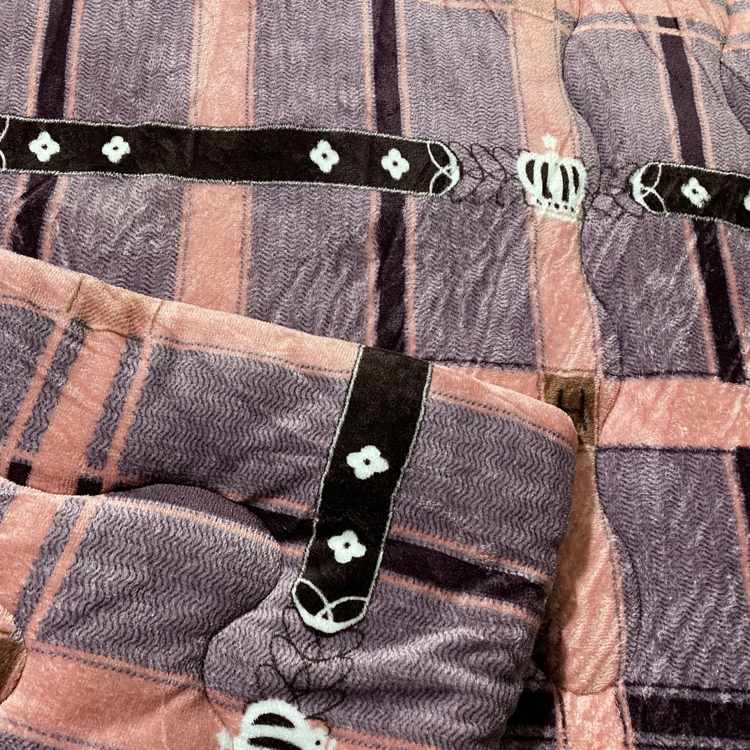 1.5*2米粉色条纹格子发热被