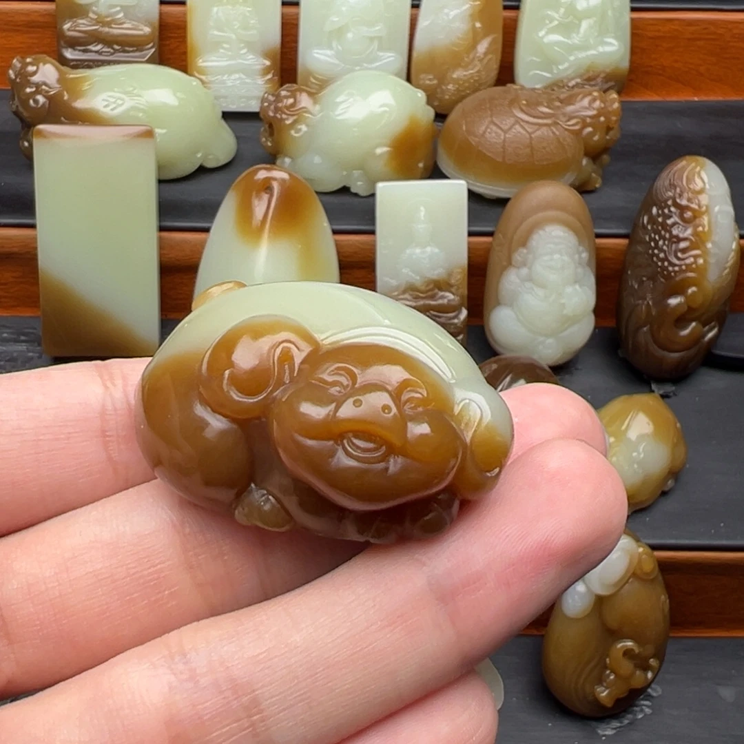 浅***爱和田玉未镶嵌颈饰