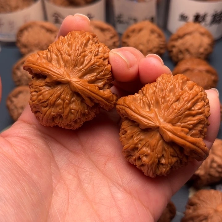 文玩核桃吊坠45白狮子