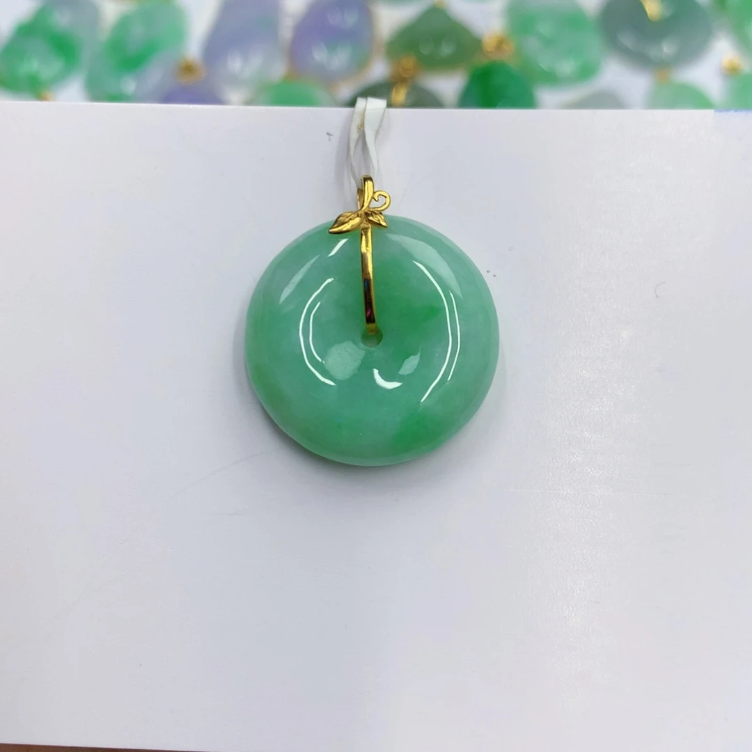 翡翠18K金镶嵌颈饰翡翠