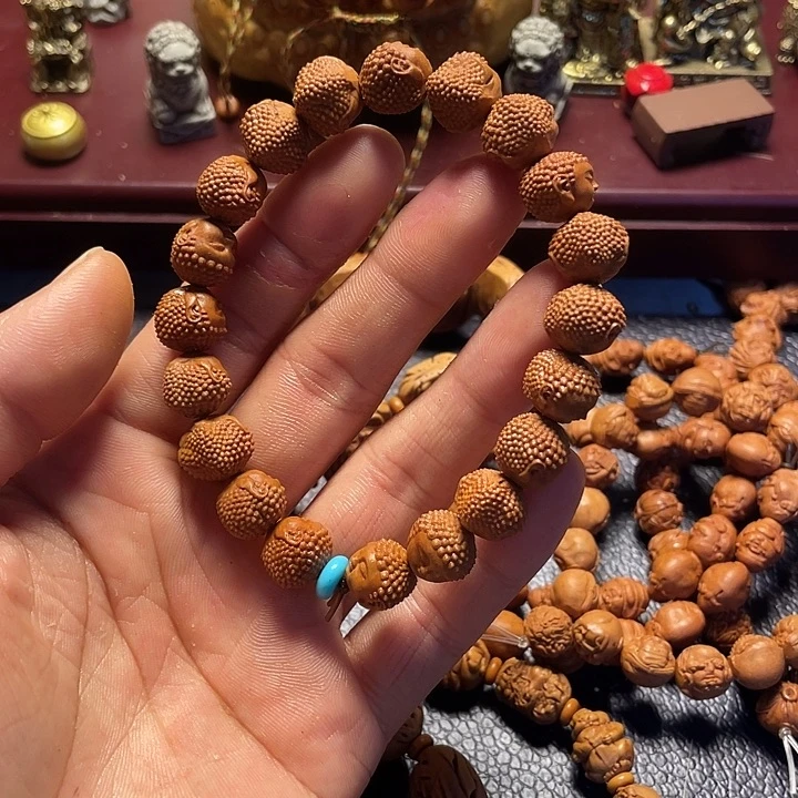 龙纹桃核雕刻宝宝佛