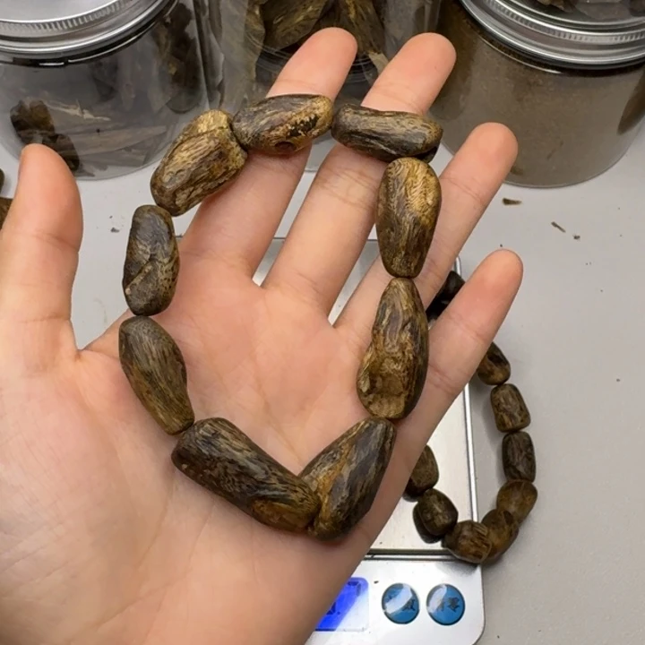 *****楠木奇楠树钉手串15克