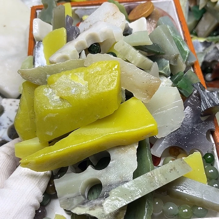 和田玉9K金镶嵌珠宝奇石凌**雪