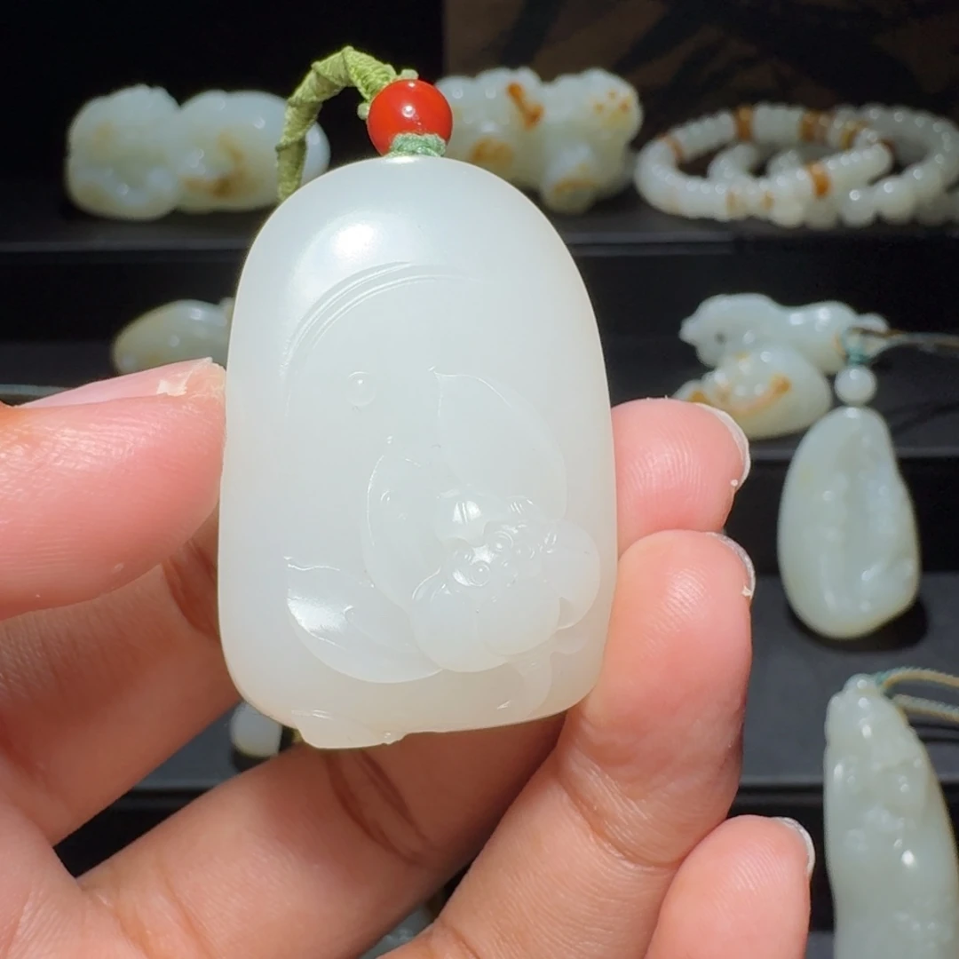 逍***遥和田玉未镶嵌颈饰