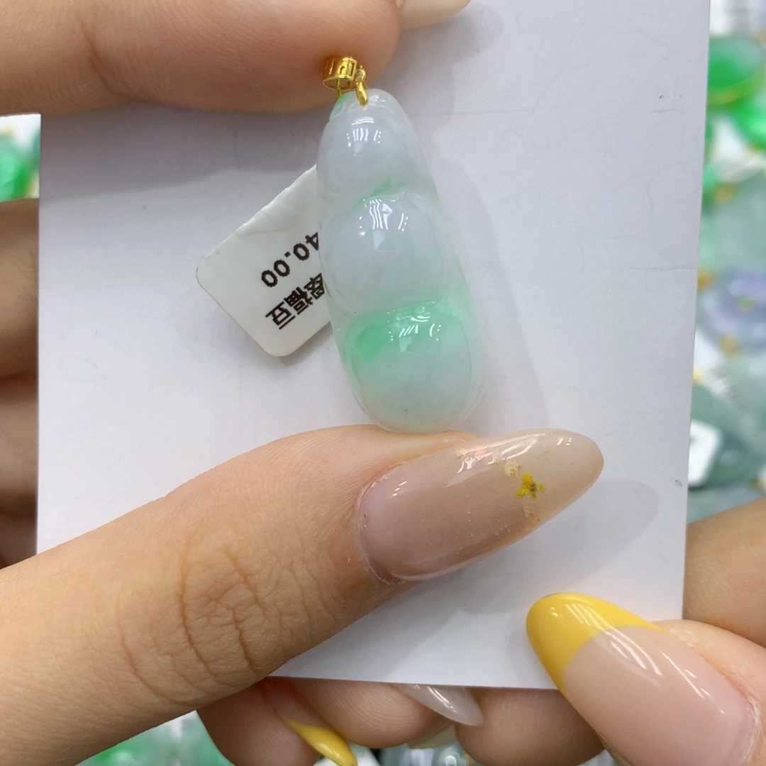 颈饰18K金镶嵌翡翠