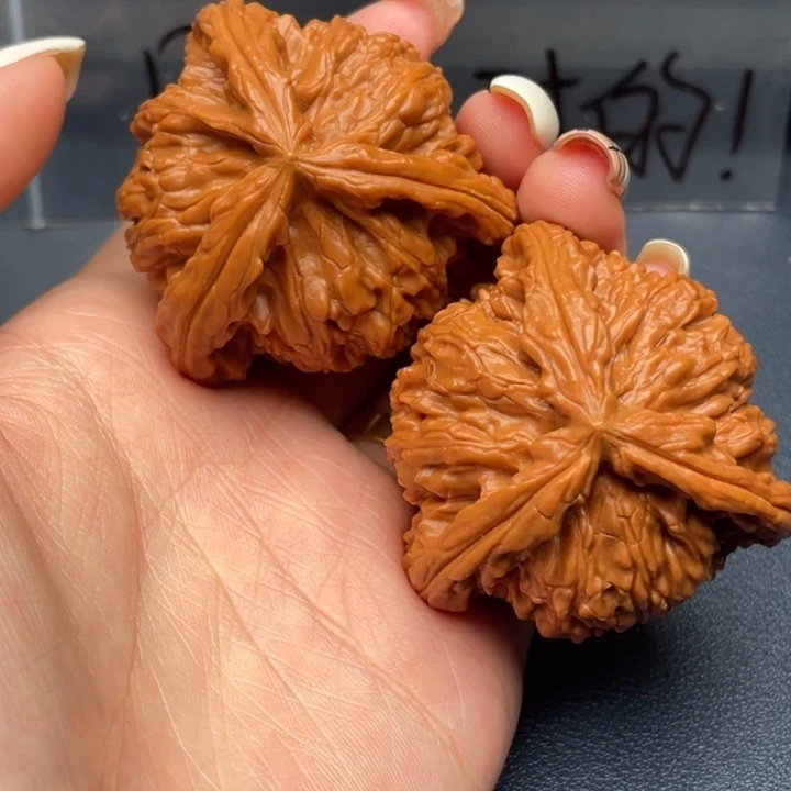 新***文玩核桃吊坠白狮子