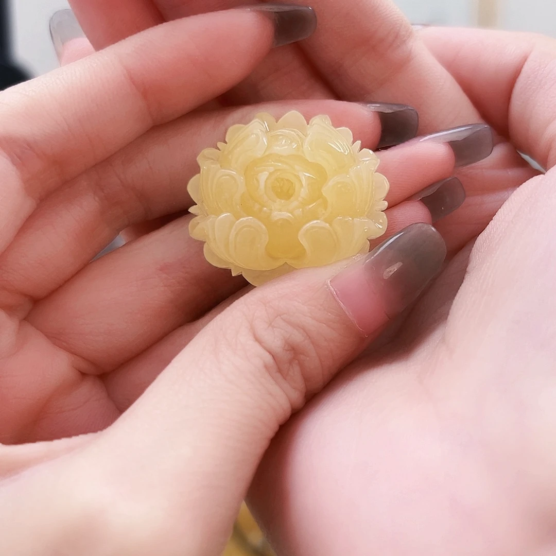 未镶嵌琥珀裸石牡丹花