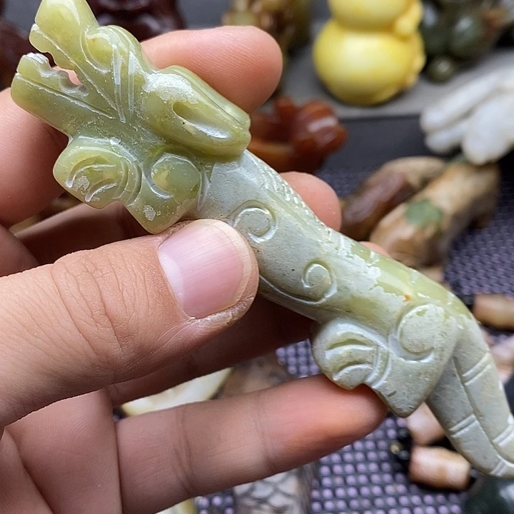 未镶嵌蛇纹石玉颈饰