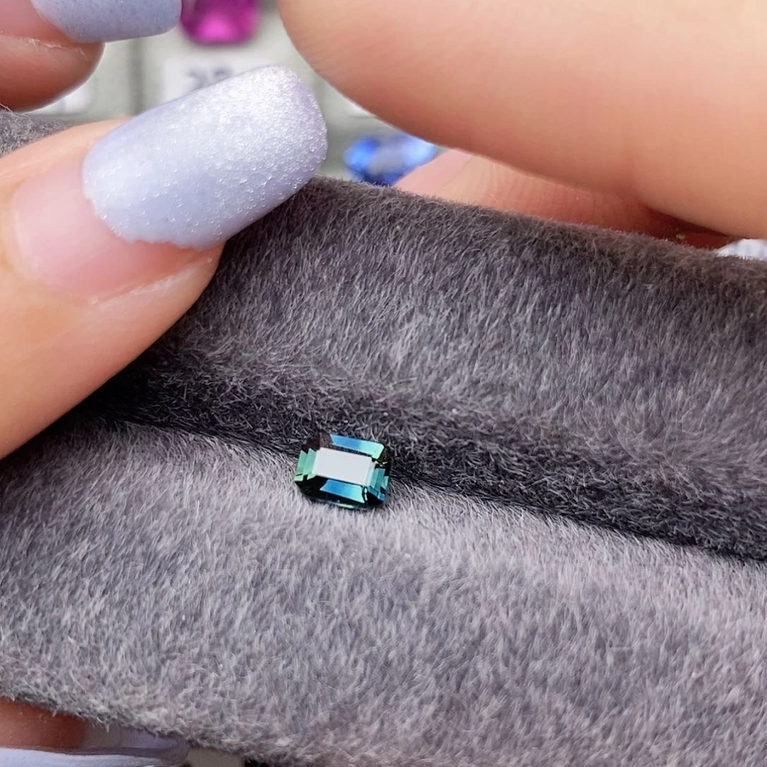 裸石蓝宝石蓝绿双色祖母绿切2433号0.58ct