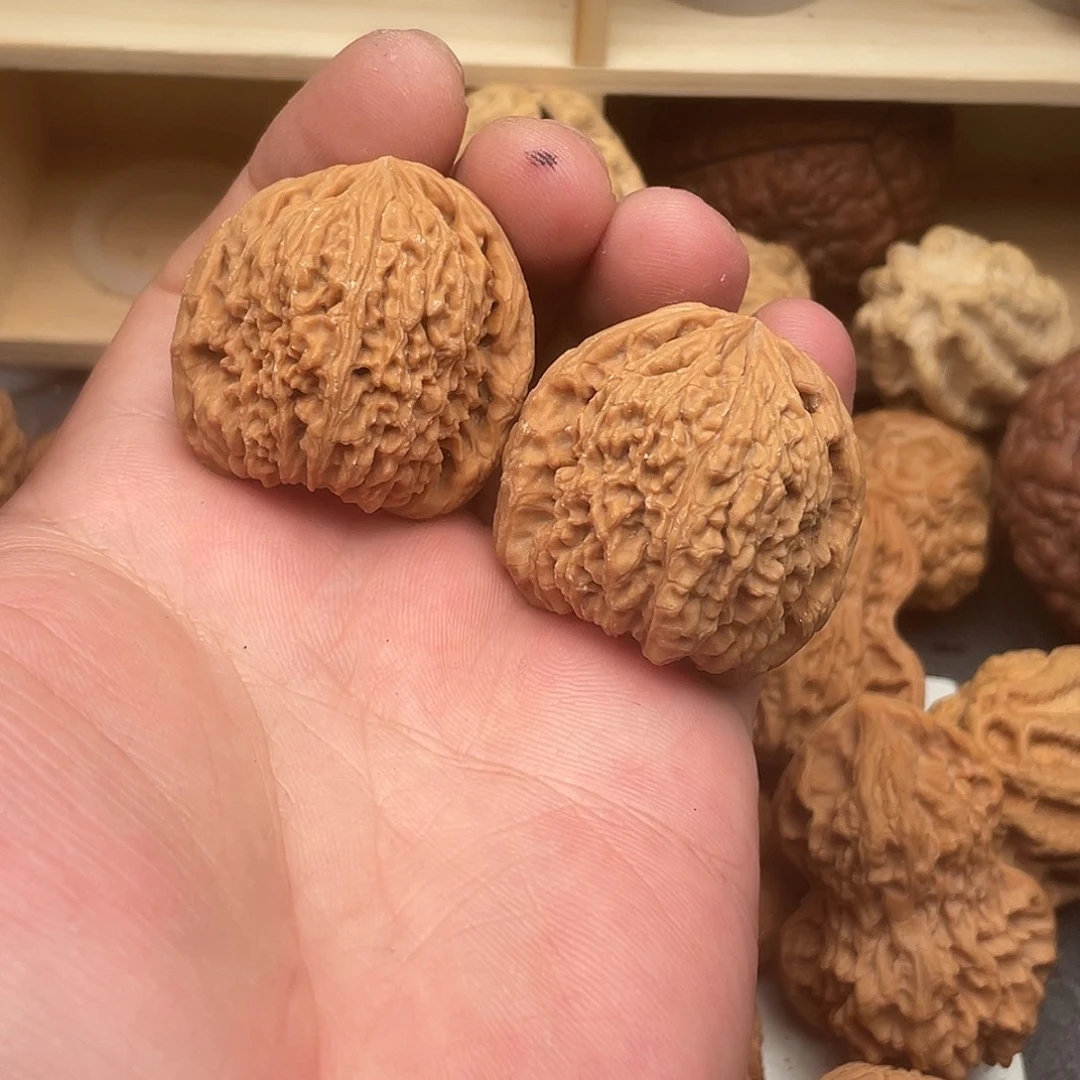 伞***兵文玩核桃吊坠南疆