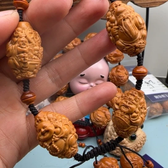 橄榄核手串雕刻工艺