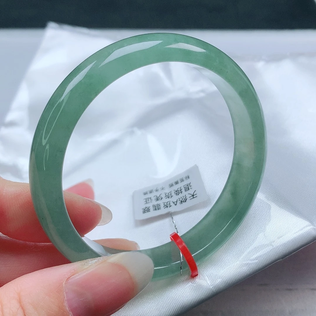 翡翠手镯未镶嵌54圈