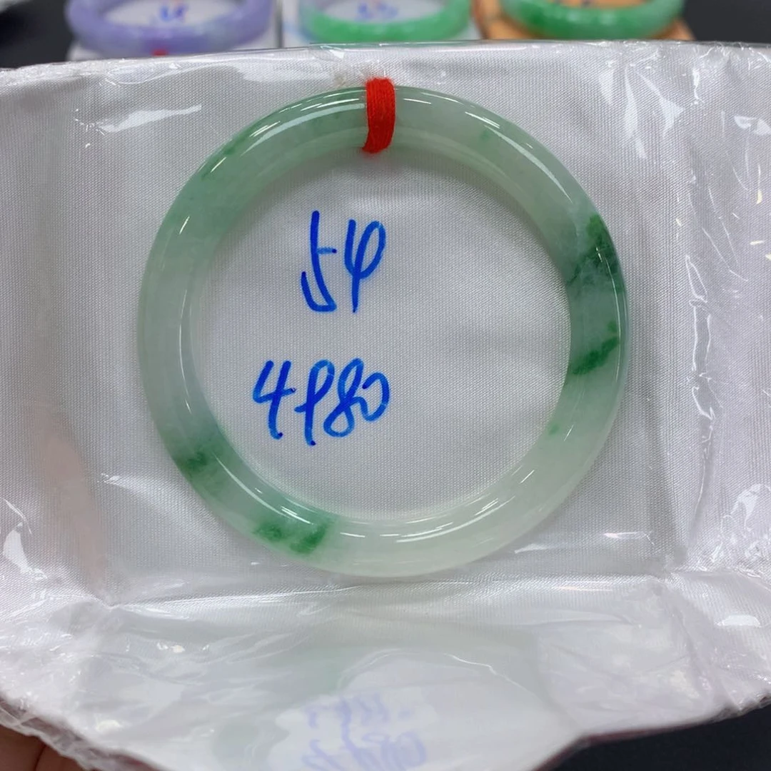 翡翠手镯未镶嵌翡翠