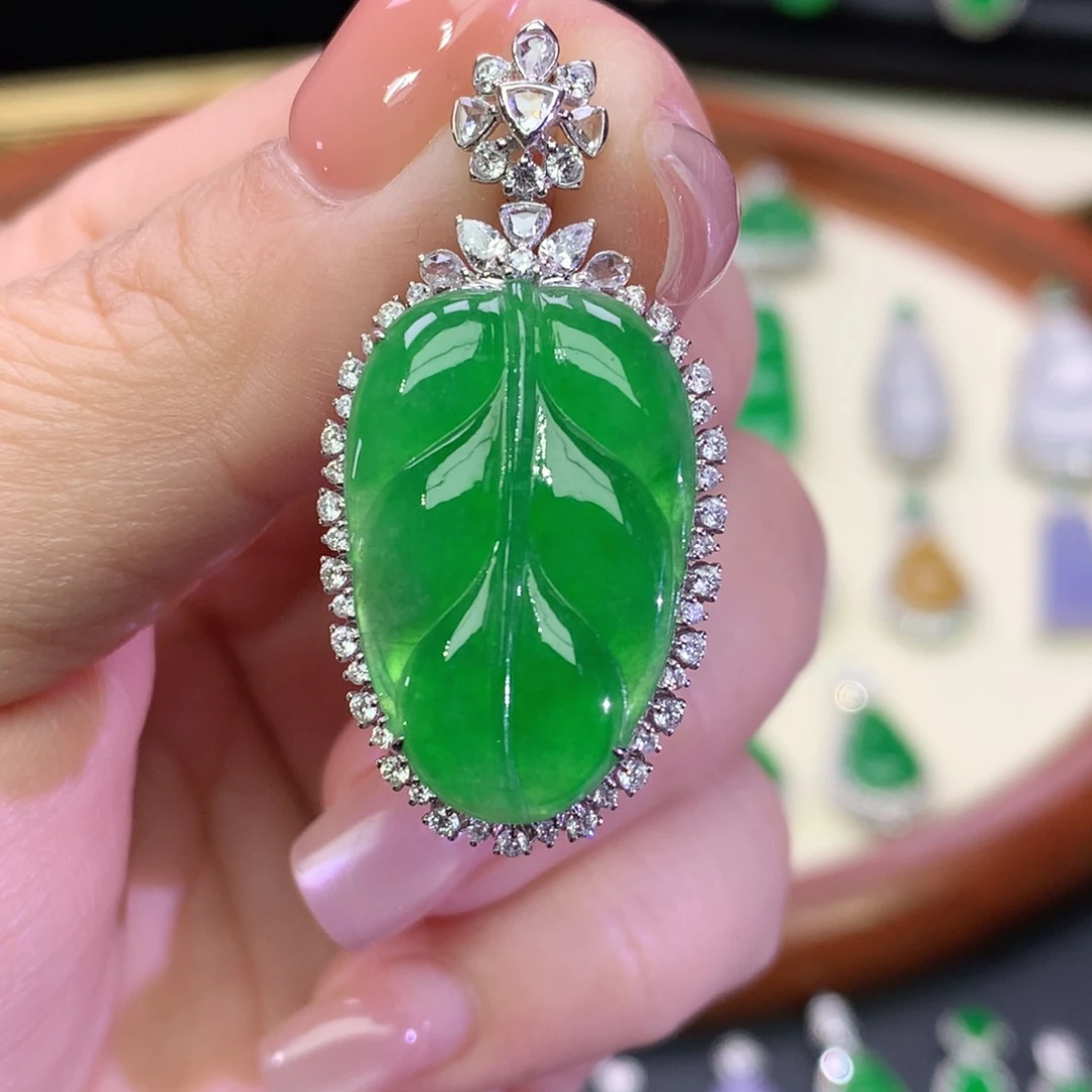 哒***哒翡翠18K金镶嵌吊坠(不含链)