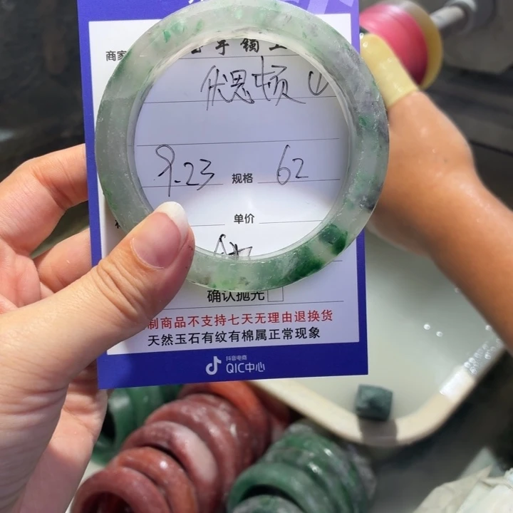 优***顿未镶嵌手镯石英质玉定制