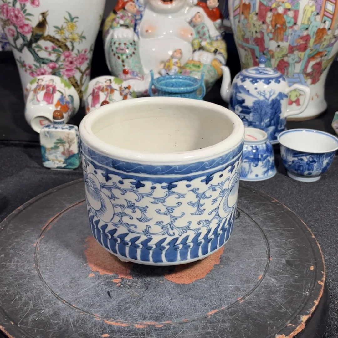 摆件青花缠枝莲纹香炉