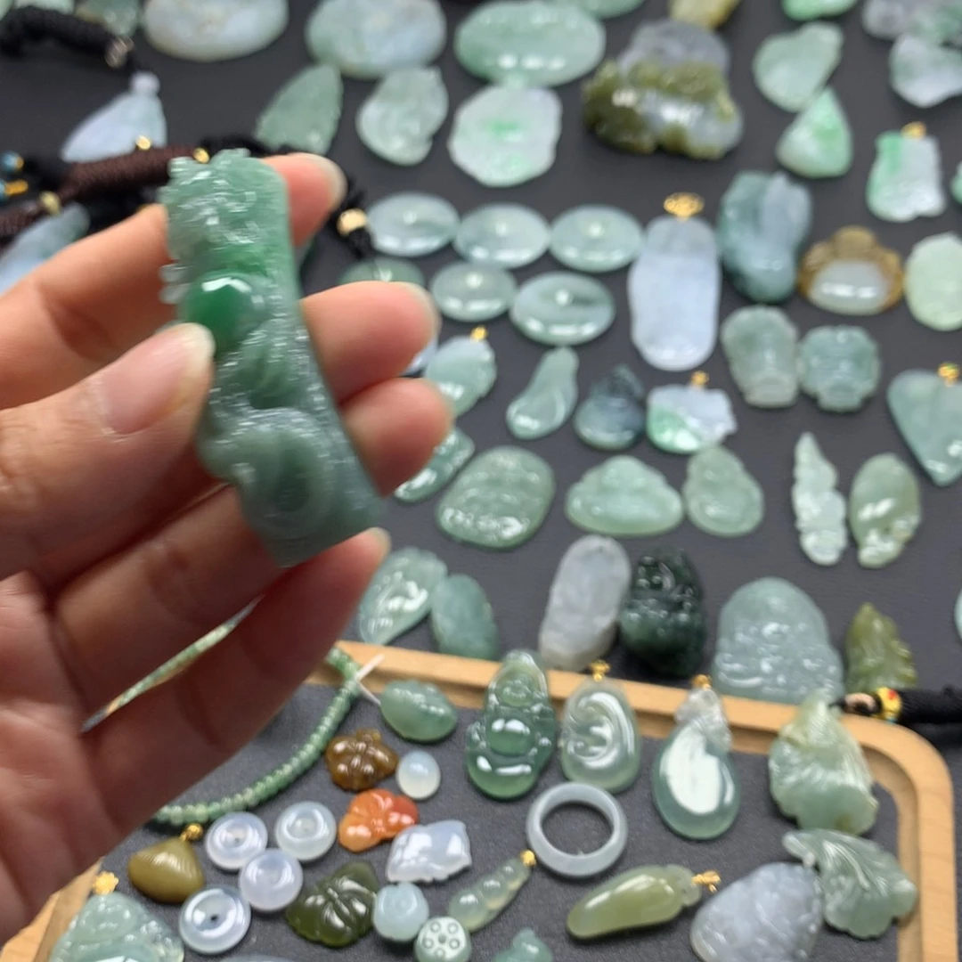 翡翠颈饰未镶嵌！*！手牌