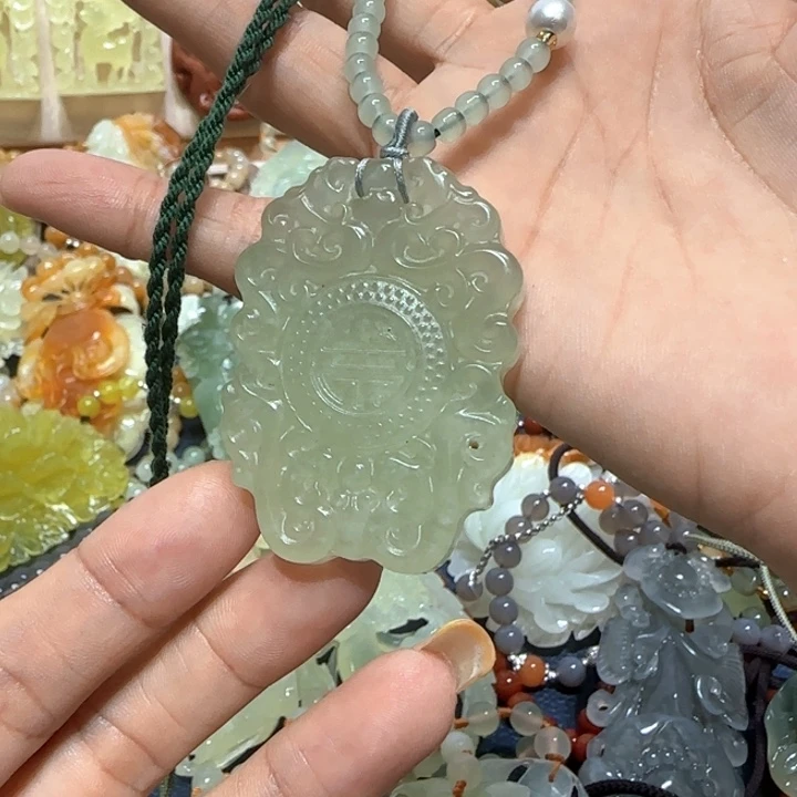 合金蛇纹石玉吊坠