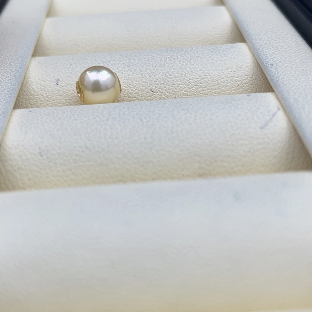 18K金镶嵌海水珍珠颈饰