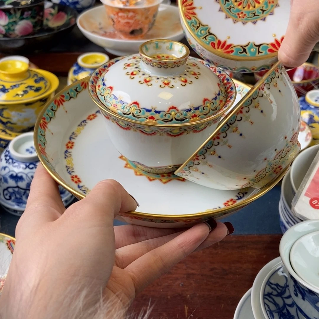 陶瓷艺术家的作品是一种