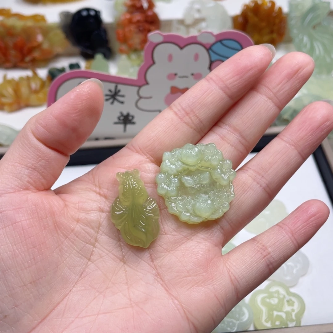 雾***花蛇纹石玉未镶嵌颈饰