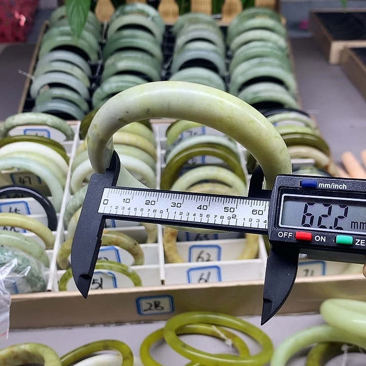 未镶嵌蛇纹石玉手镯61