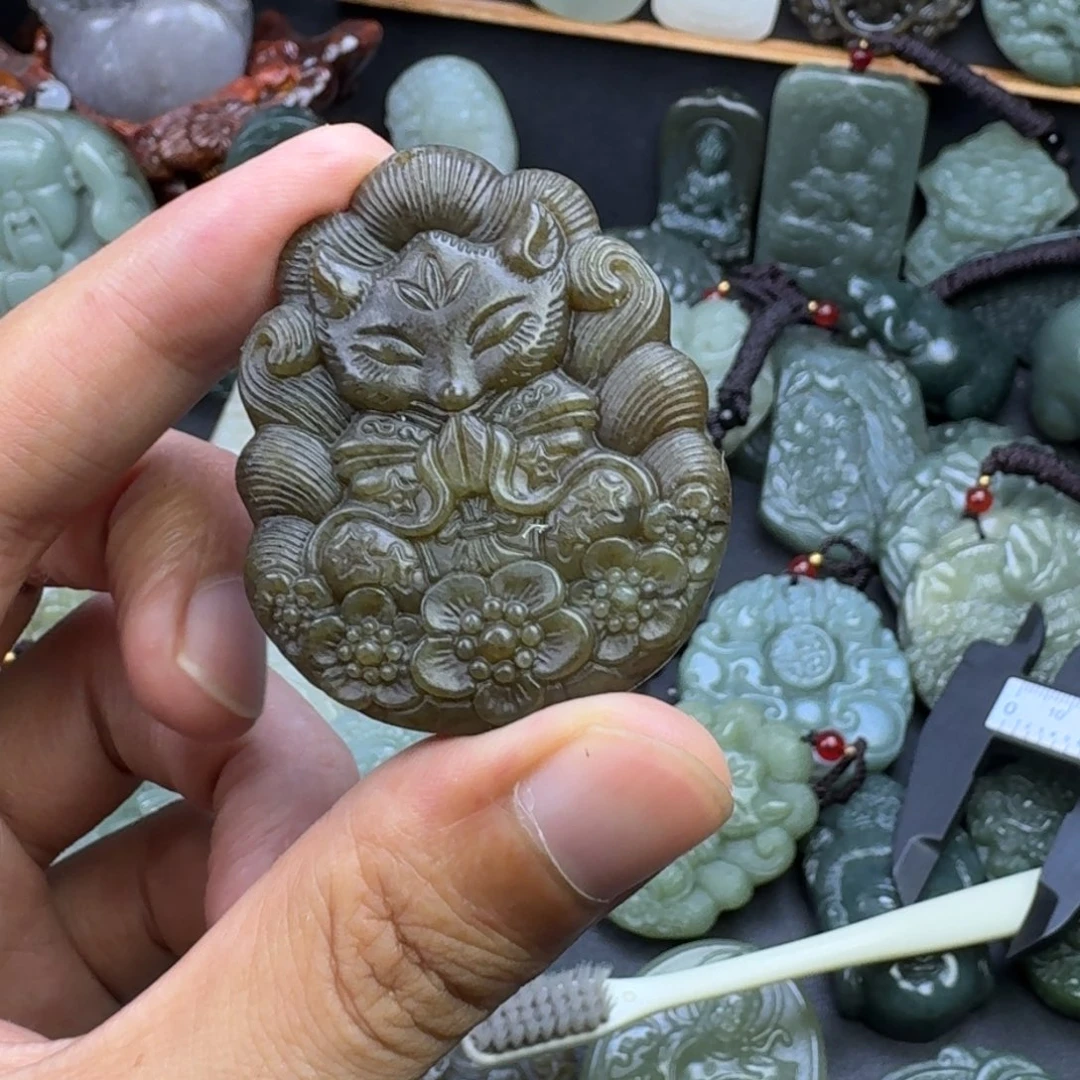 颈饰未镶嵌和田玉