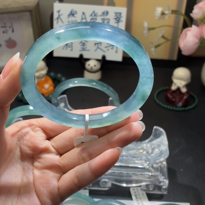 翡翠未镶嵌手镯高冰蓝方条