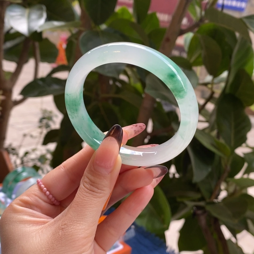 未镶嵌手镯石英岩玉