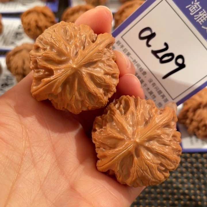 文玩核桃把件209号4.3宫灯