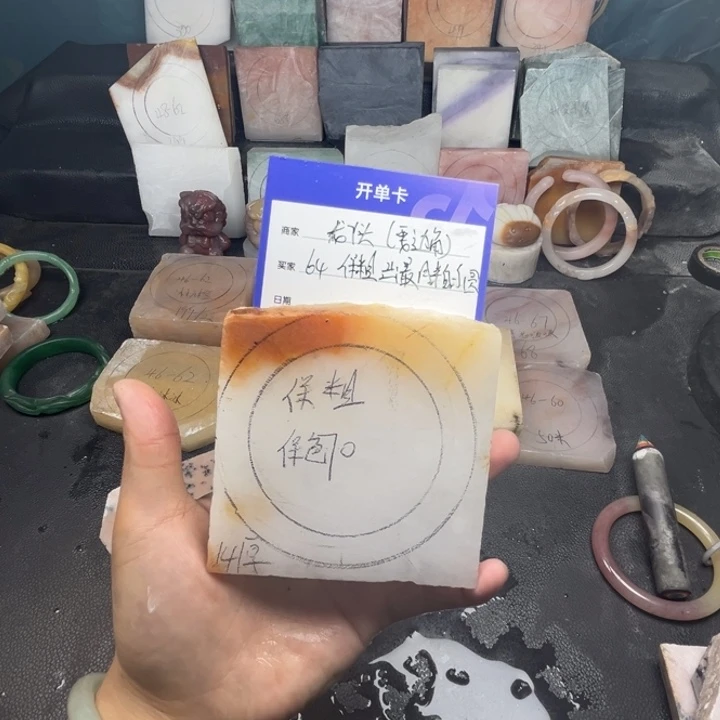 石英质玉手镯未镶嵌龙*头定制手镯