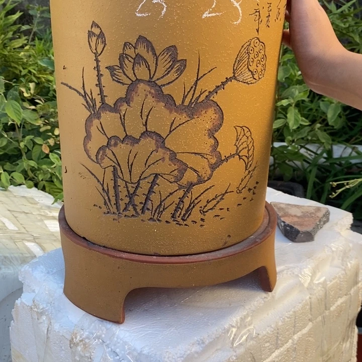 紫砂花盆只顾吃瓜还