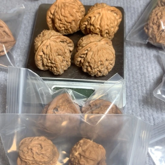 文玩核桃吊坠一堆