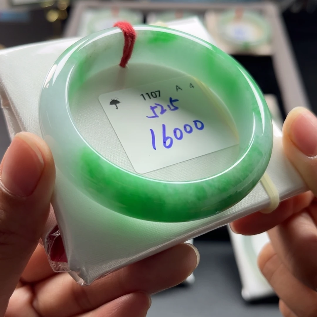 翡翠未镶嵌手镯52.5正圈