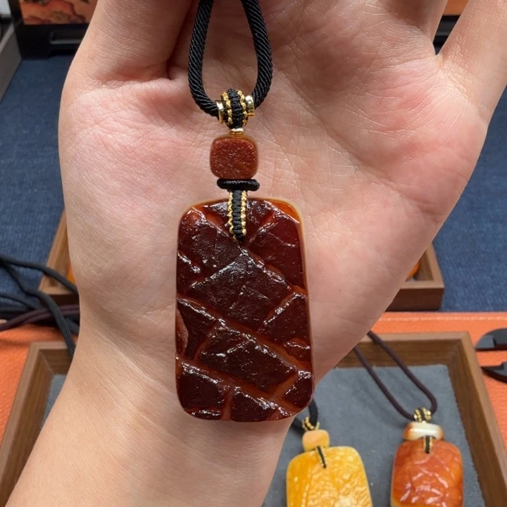 蜜蜡未镶嵌吊坠(赠链)