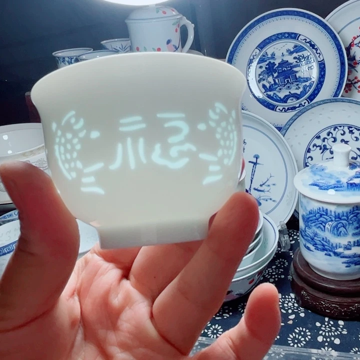 青花玲珑双鱼福字雕刻小杯