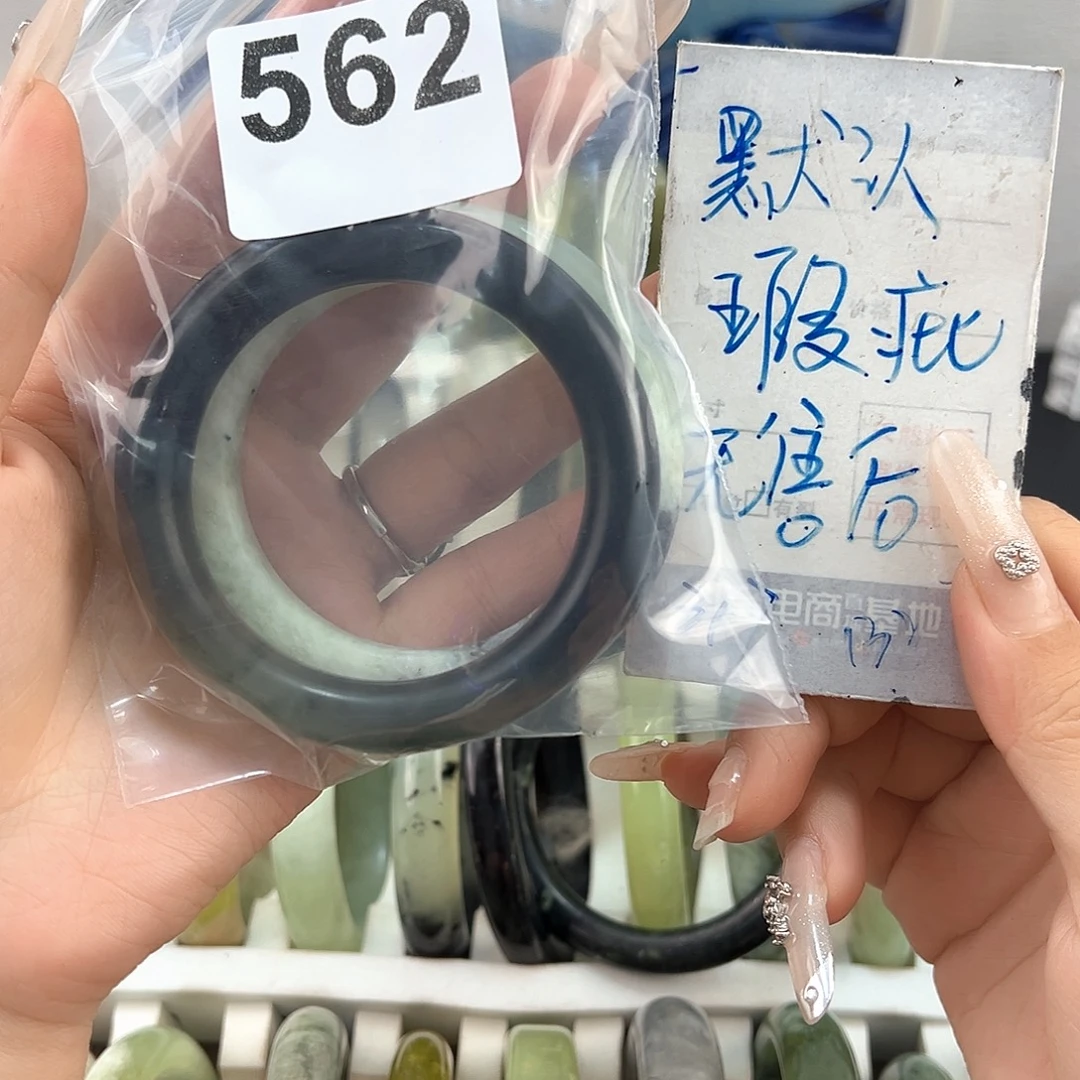 C****蛇纹石玉未镶嵌颈饰