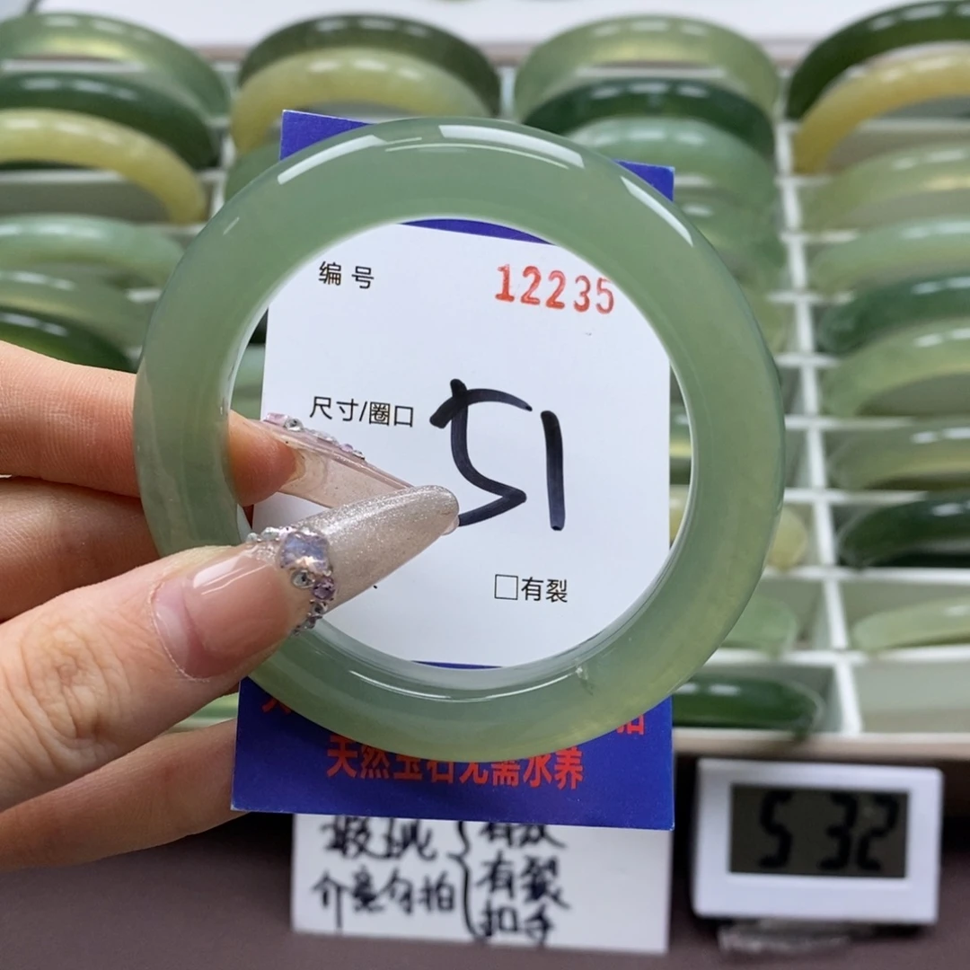 蛇纹石玉手镯未镶嵌