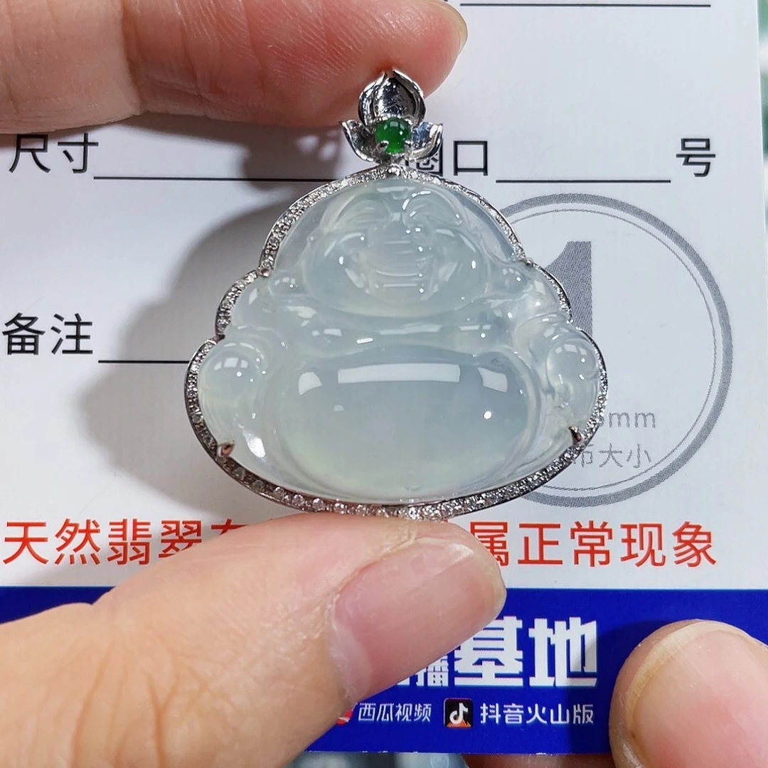 翡翠18K金镶嵌颈饰吊坠