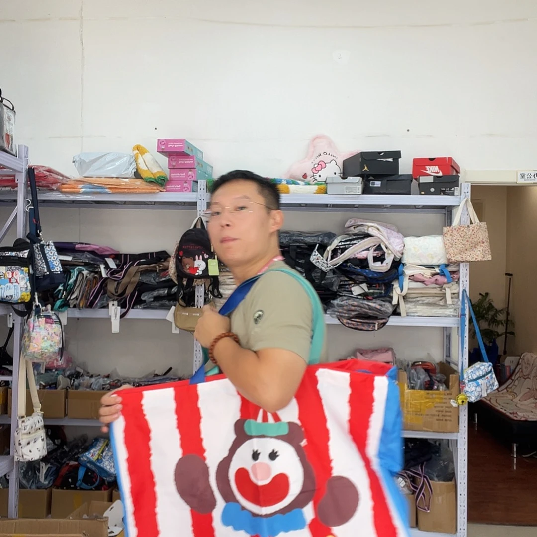 PU化妆包等产品和产品