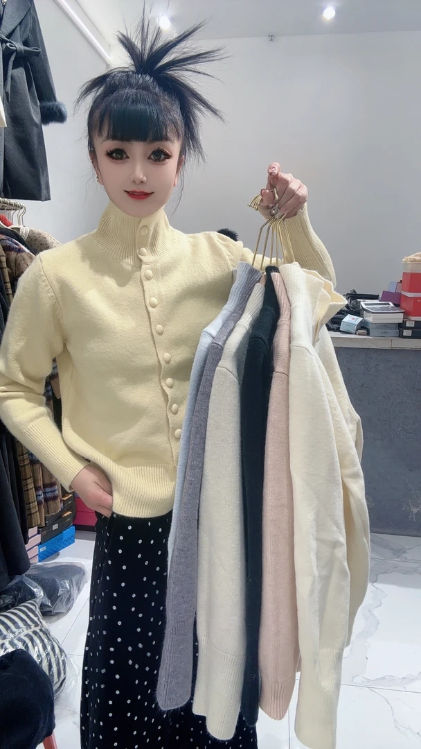 两穿包扣针织上衣