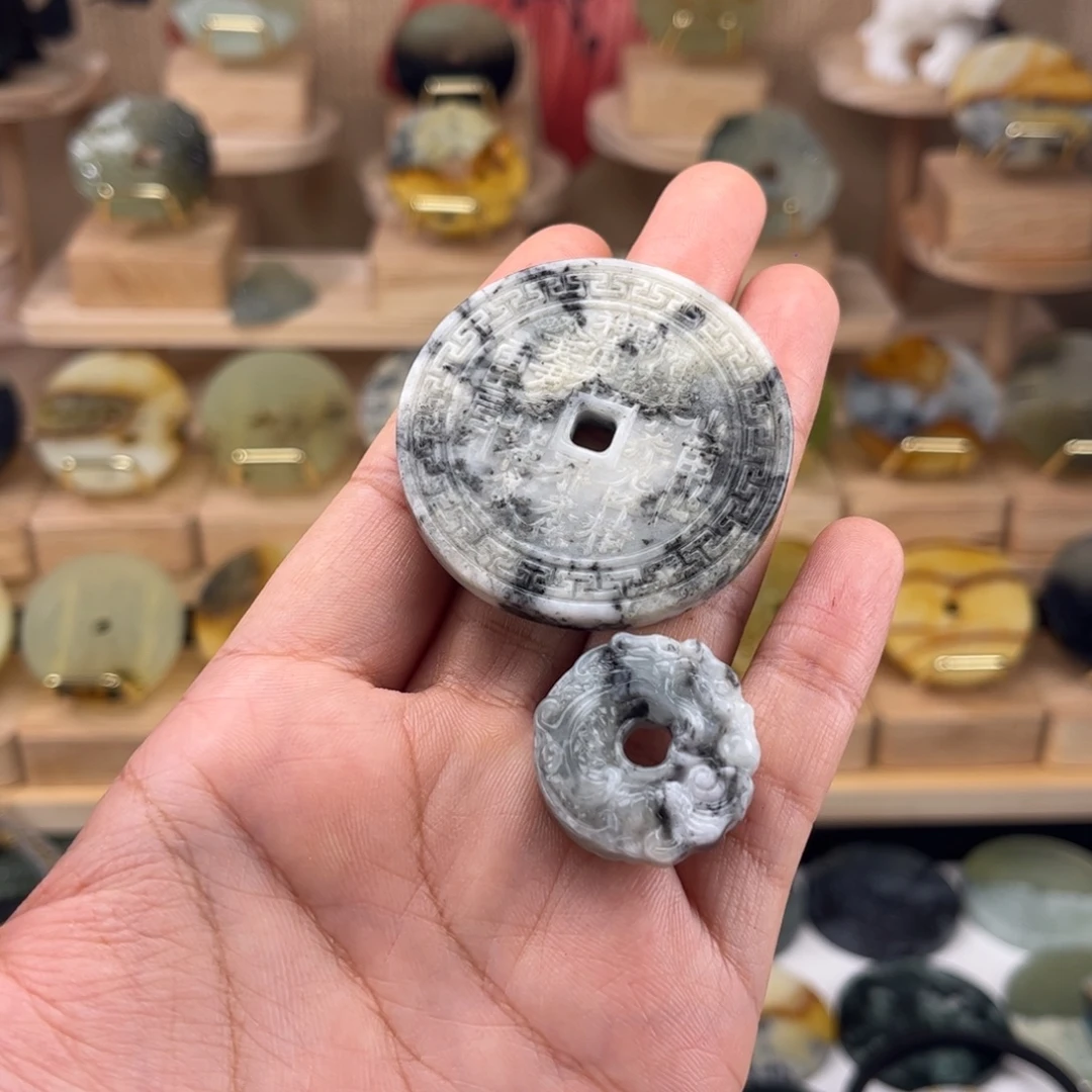 闲***人合金蛇纹石玉颈饰
