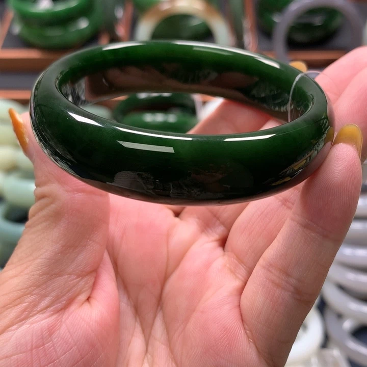 【闪购商品】未镶嵌手镯和田玉（碧玉）