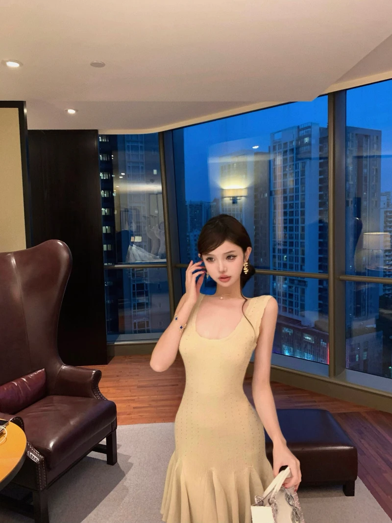 【星河闪耀】2025夏季新款烫钻重工背心无袖针织连衣裙收腰显瘦气质