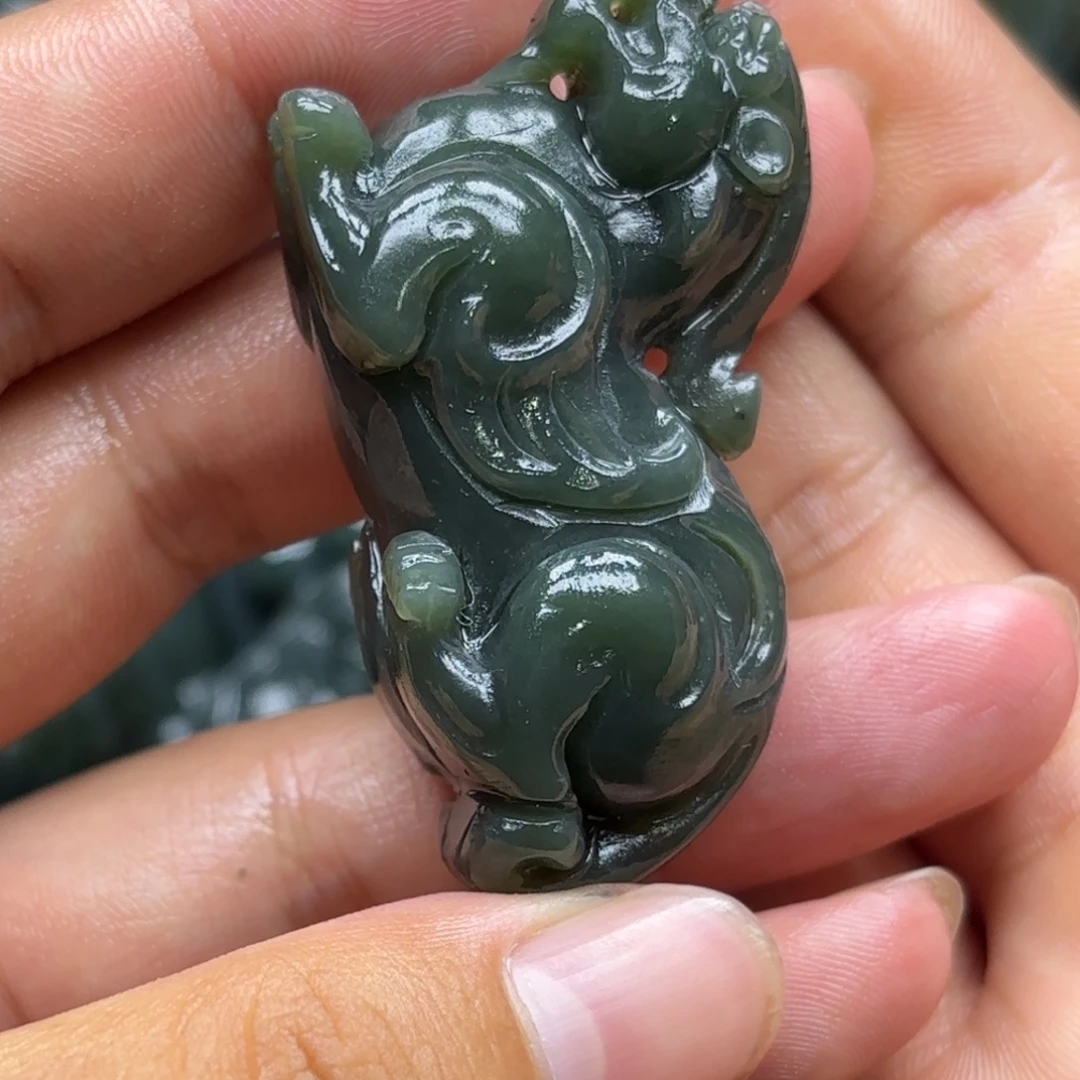颈饰未镶嵌和田玉（糖玉）
