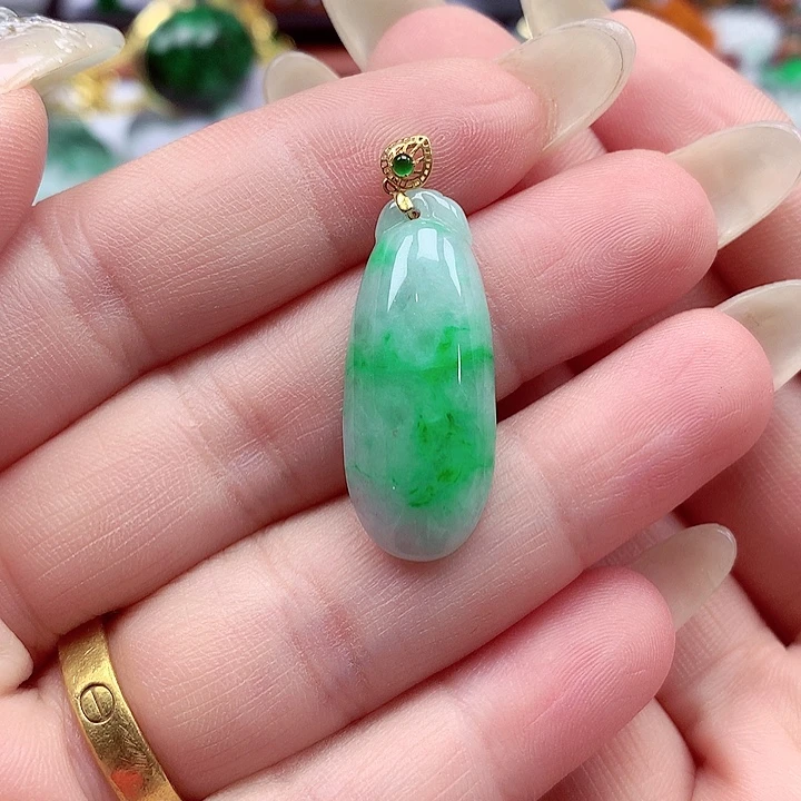 翡翠18K金镶嵌颈饰翡翠